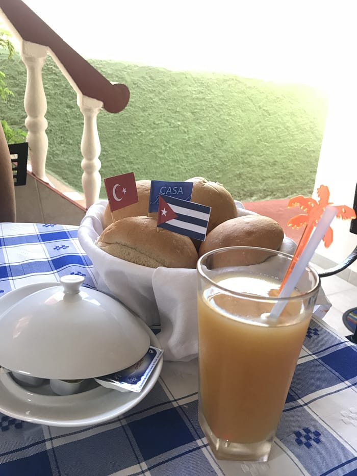 Küba:Bir Sosyalizm Fantazması - Varadero (1.Bölüm) IMG 0881 e1560688440515 Isora'nın kahvaltı sürprizi